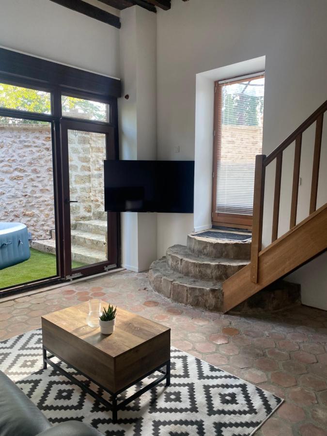 Studio Duplex Avec Spa Et Cour Privee Bonnelles Exterior photo