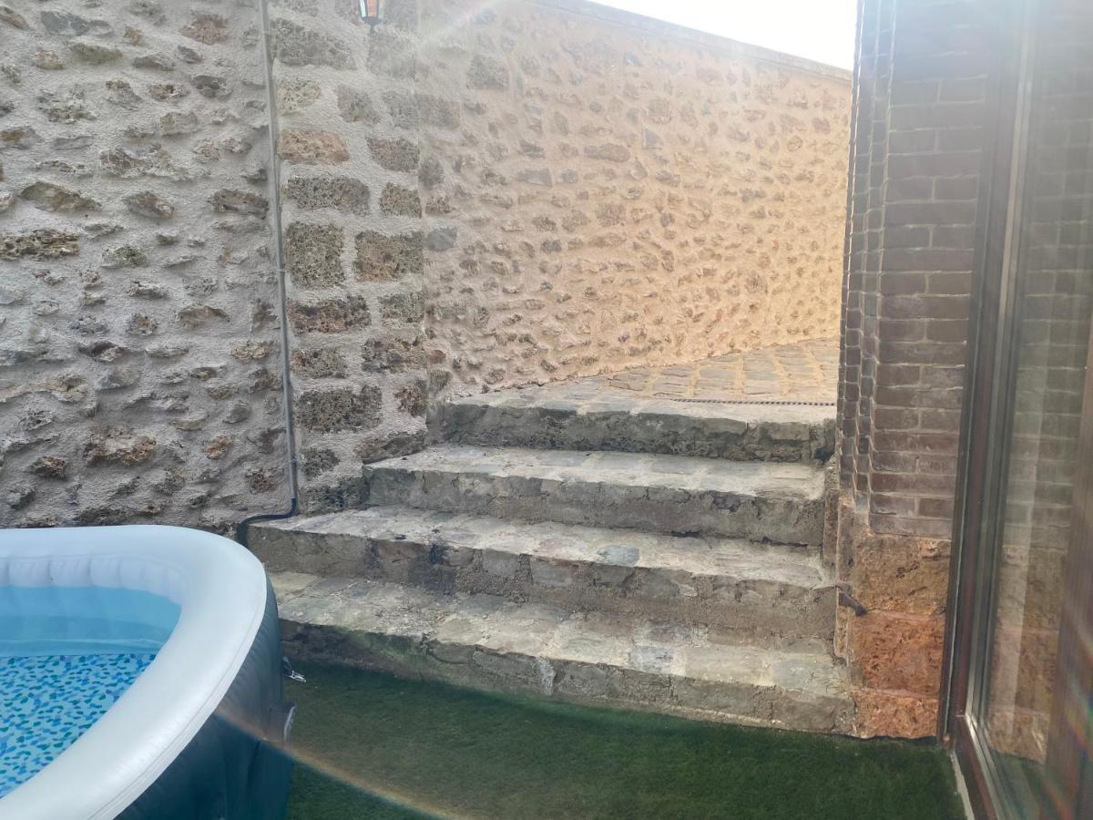 Studio Duplex Avec Spa Et Cour Privee Bonnelles Exterior photo